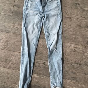 American Eagle Outfitters Light Wash Skinny Jeans